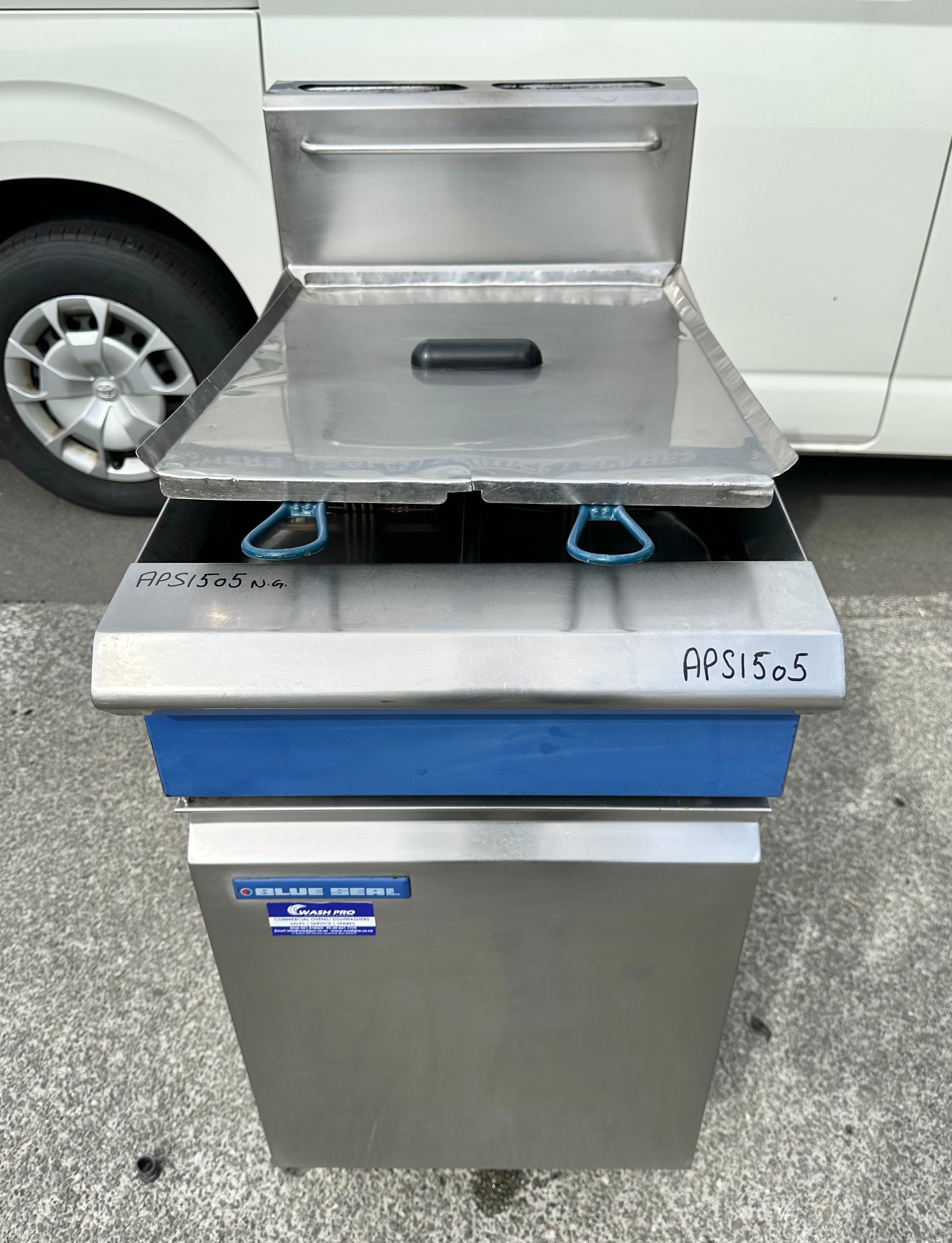 Blue Seal Evolution Series GT46 - 450mm Twin Pan Gas Fryer With Warran