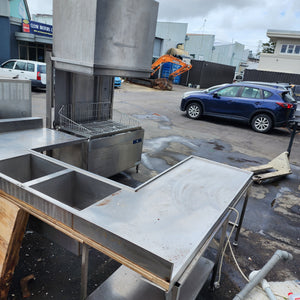 HOBART UXTLH-A-SEF Big Potwasher With Sink Benches Excellent Condition With Warranty